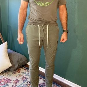 Vuori regular medium ripstop pants in olive green
